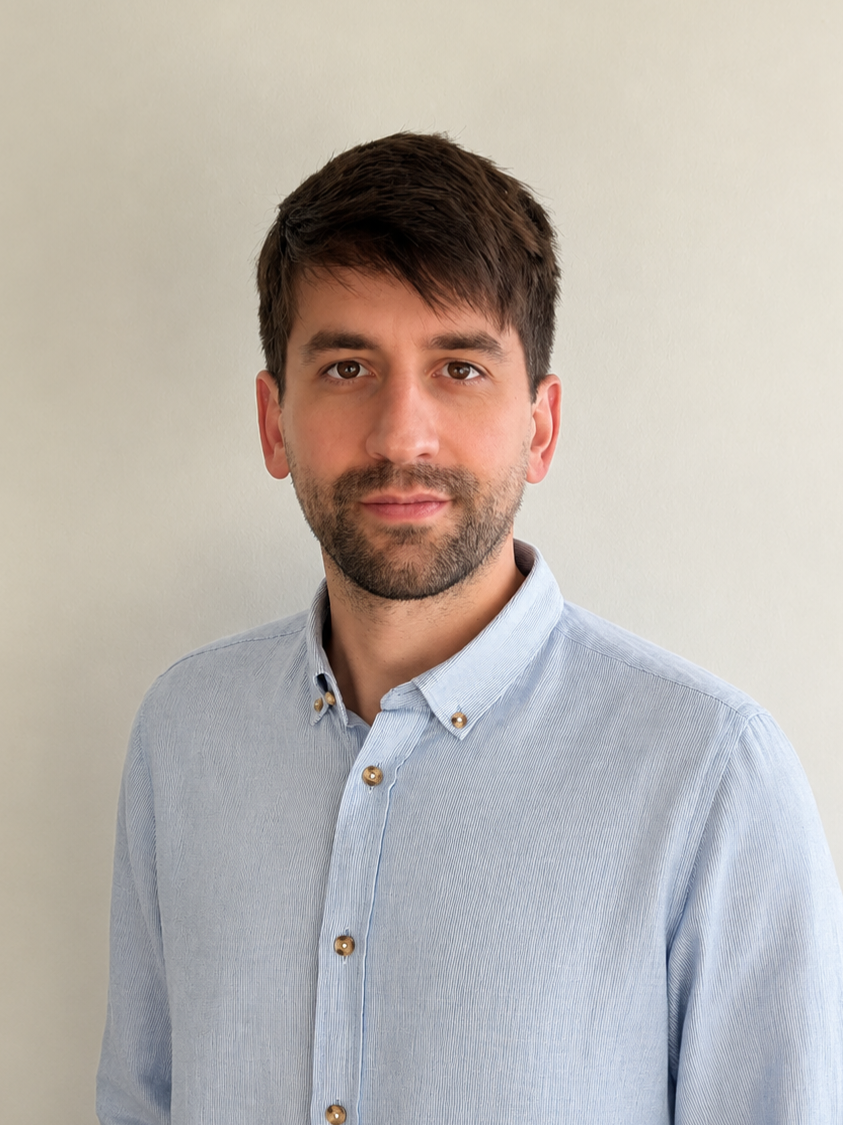 Tomás Saavedra